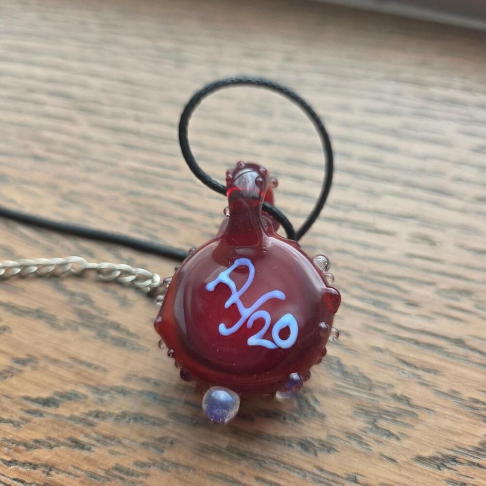 Hand blown glass eye pendant - Picture 2 of 2